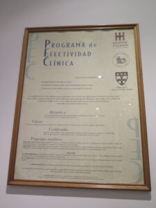 Año 1999. Póster de anuncio del PEC (Programa de Efectividad Clínica), conocido hoy como la Maestría de Efectividad Clínica y Sanitaria